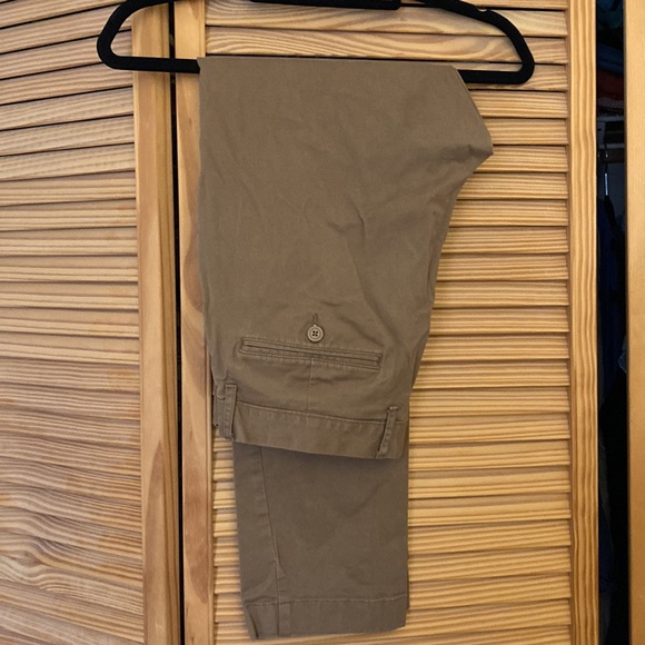 J crew pants, possibly unworn. Athletic cut. 31/30 - Picture 2 of 2